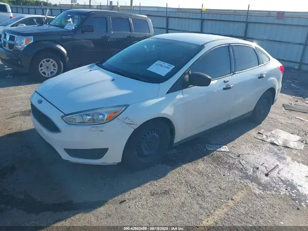 1FADP3E28GL393768 2016 FORD FOCUS - Image 2