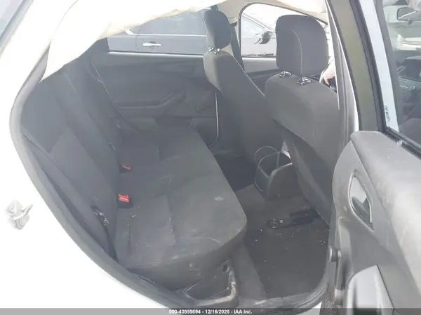 1FADP3E28HL301933 2017 FORD FOCUS - Image 8
