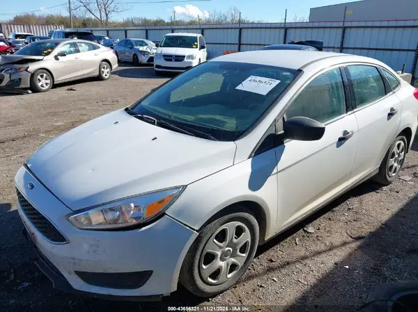1FADP3E28JL277767 2018 FORD FOCUS - Image 2