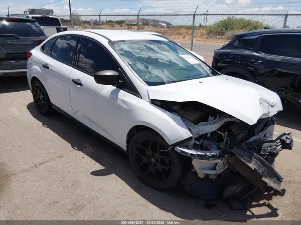 1FADP3E28JL330743 2018 FORD FOCUS - Image 1