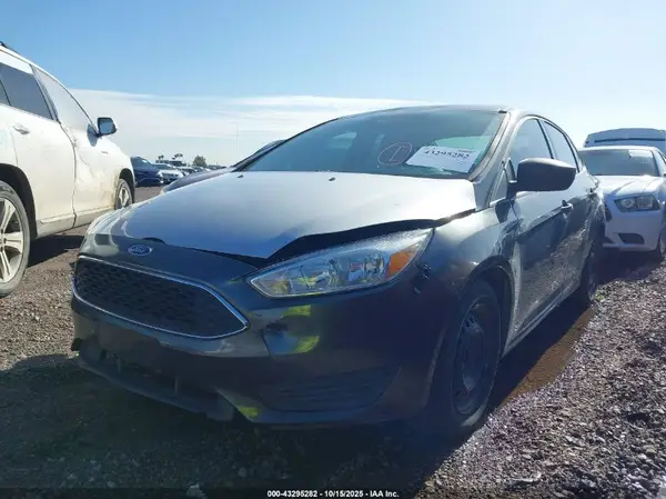 1FADP3E29JL304247 2018 FORD FOCUS - Image 2