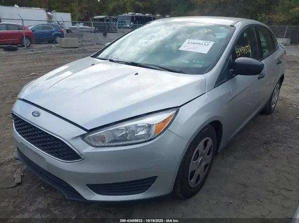 1FADP3E29JL329195 2018 FORD FOCUS - Image 2