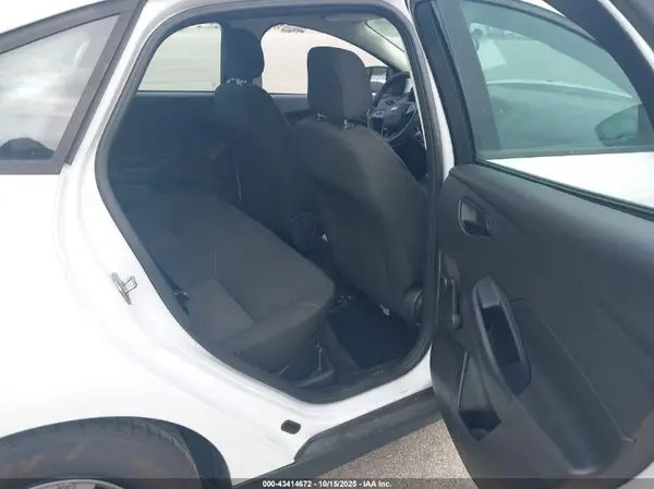 1FADP3E2XGL226070 2016 FORD FOCUS - Image 8