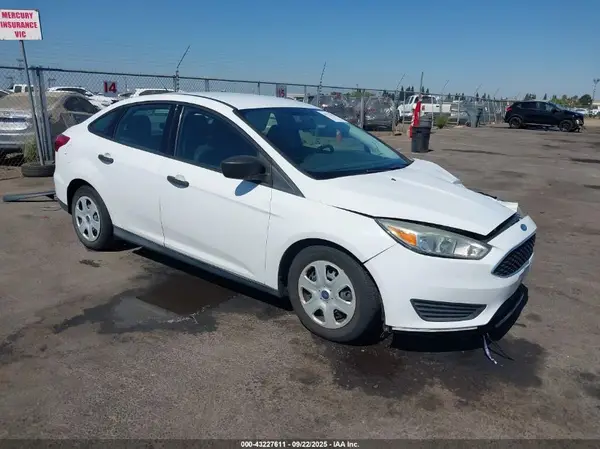 1FADP3E2XHL277764 2017 FORD FOCUS - Image 1