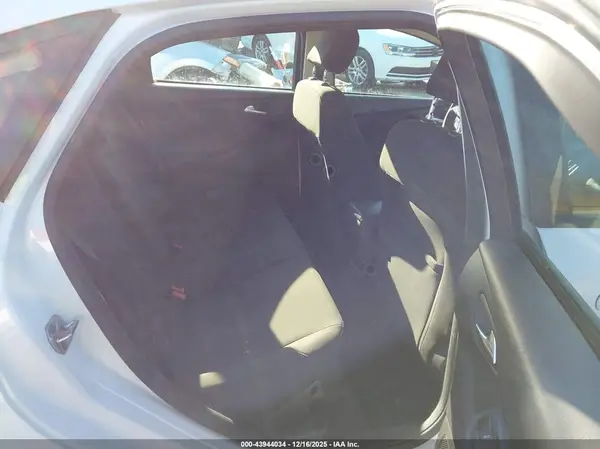 1FADP3F21GL402647 2016 FORD FOCUS - Image 8