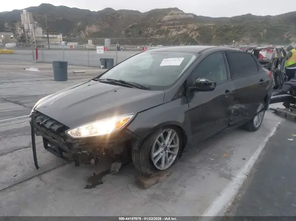 1FADP3F21JL251073 2018 FORD FOCUS - Image 2