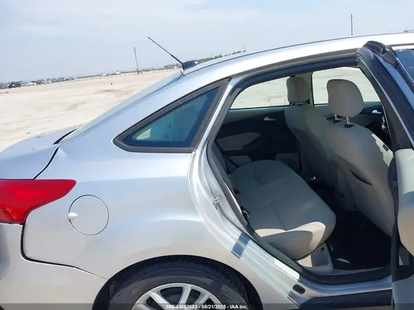 1FADP3F21JL252594 2018 FORD FOCUS - Image 8