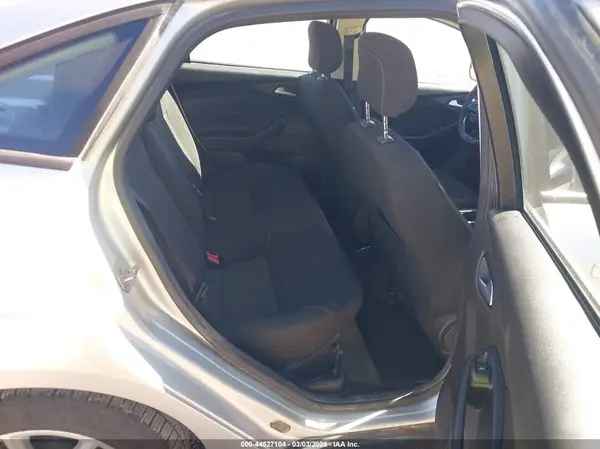 1FADP3F21JL327262 2018 FORD FOCUS - Image 8
