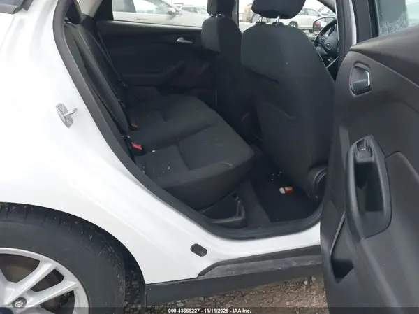 1FADP3F22HL217038 2017 FORD FOCUS - Image 8