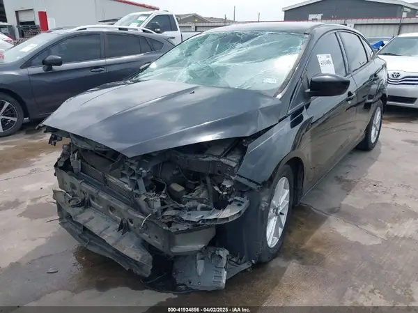 1FADP3F22JL311975 2018 FORD FOCUS - Image 2