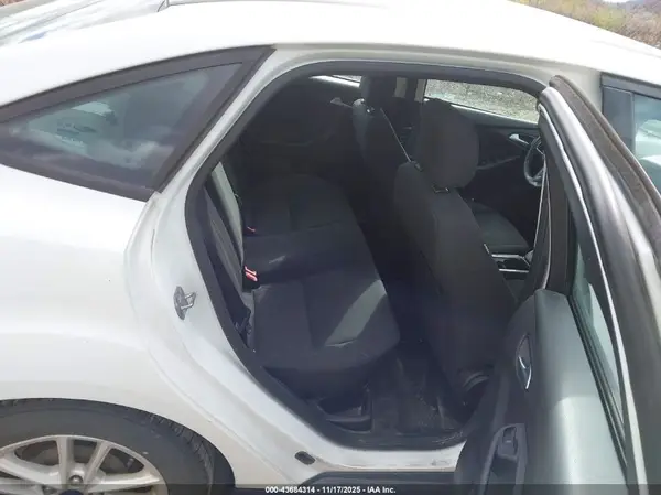 1FADP3F23HL201222 2017 FORD FOCUS - Image 8