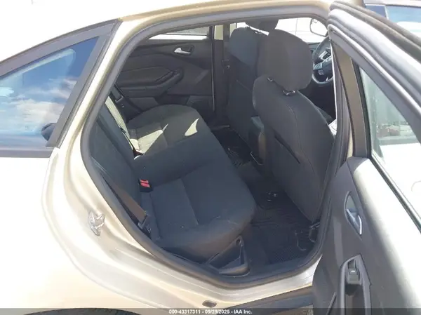 1FADP3F23HL293674 2017 FORD FOCUS - Image 8