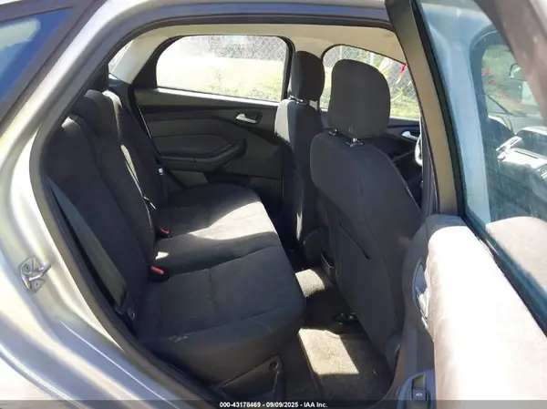 1FADP3F24GL279555 2016 FORD FOCUS - Image 8