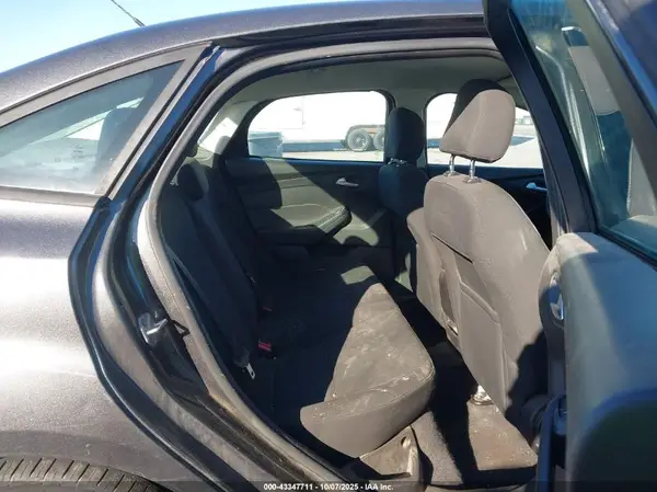 1FADP3F24GL324557 2016 FORD FOCUS - Image 8