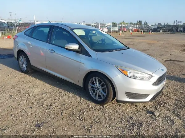 1FADP3F24HL304407 2017 FORD FOCUS - Image 1