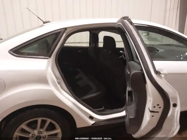 1FADP3F24JL303747 2018 FORD FOCUS - Image 8