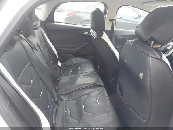 1FADP3F25GL216271 2016 FORD FOCUS - Image 8