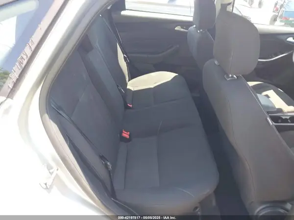 1FADP3F25HL304819 2017 FORD FOCUS - Image 8