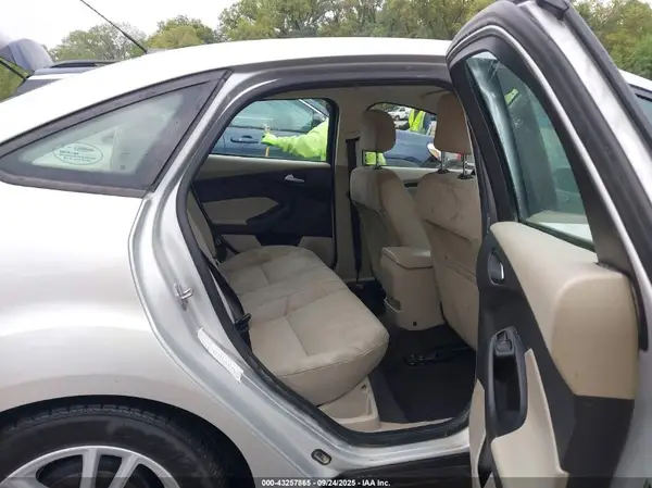1FADP3F25JL225284 2018 FORD FOCUS - Image 8
