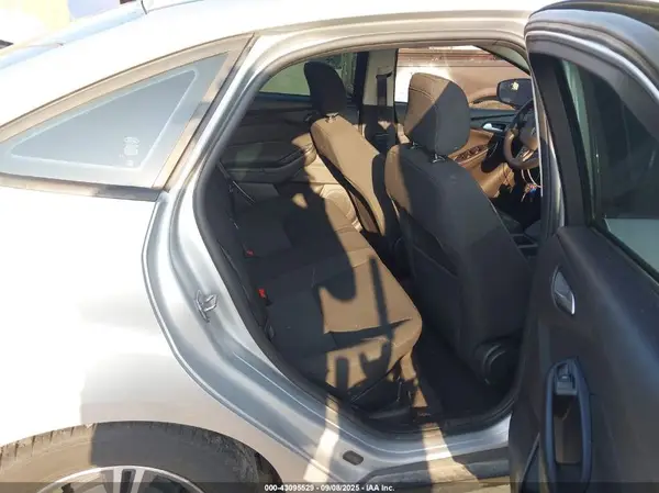 1FADP3F25JL240562 2018 FORD FOCUS - Image 8