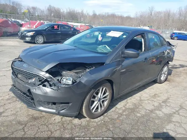 1FADP3F25JL306401 2018 FORD FOCUS - Image 2