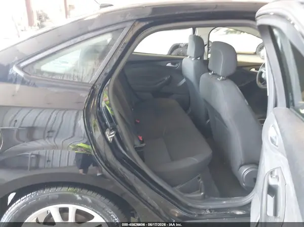 1FADP3F25JL327782 2018 FORD FOCUS - Image 8