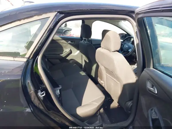 1FADP3F26HL262273 2017 FORD FOCUS - Image 8