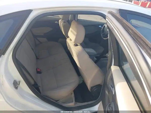 1FADP3F26HL285875 2017 FORD FOCUS - Image 8