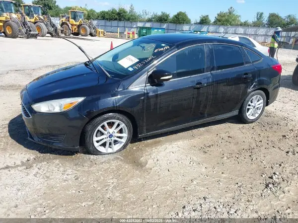 1FADP3F27HL256532 2017 FORD FOCUS - Image 2