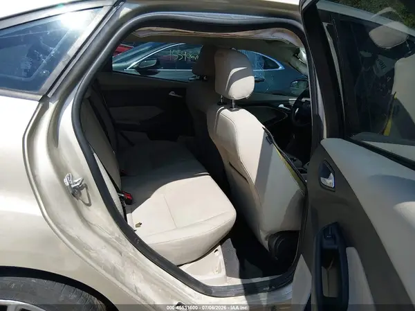 1FADP3F27HL324814 2017 FORD FOCUS - Image 8