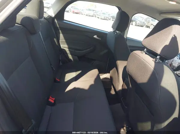 1FADP3F27HL327907 2017 FORD FOCUS - Image 8
