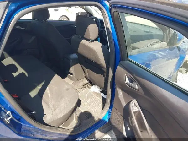 1FADP3F27JL239008 2018 FORD FOCUS - Image 8