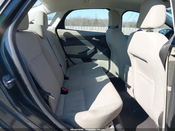 1FADP3F27JL252017 2018 FORD FOCUS - Image 8
