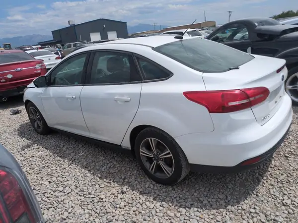 1FADP3F27JL260070 2018 FORD FOCUS - Image 2