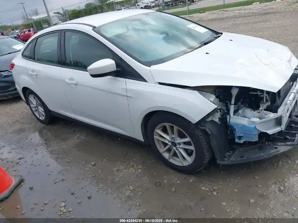 1FADP3F27JL277094 2018 FORD FOCUS - Image 1