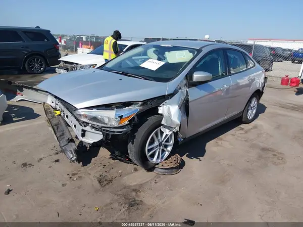 1FADP3F27JL330540 2018 FORD FOCUS - Image 2