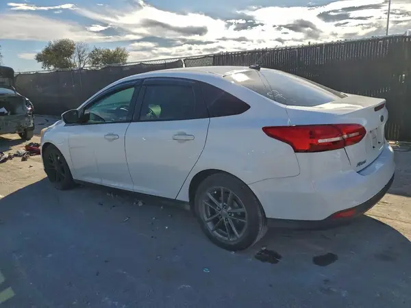 1FADP3F28HL338401 2017 FORD FOCUS - Image 2