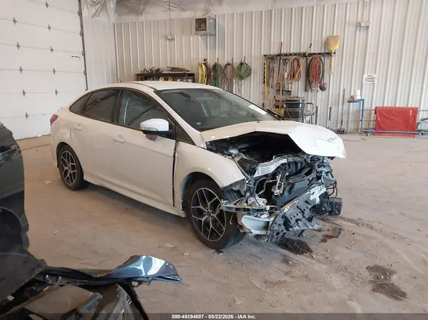 1FADP3F2XHL233424 2017 FORD FOCUS - Image 1