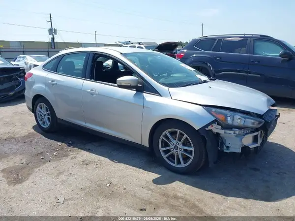 1FADP3F2XHL256136 2017 FORD FOCUS - Image 1