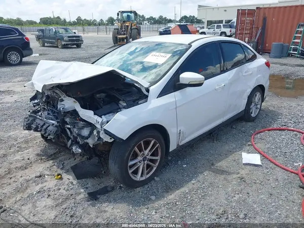 1FADP3F2XHL287001 2017 FORD FOCUS - Image 2