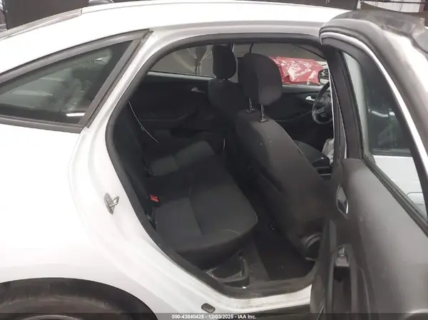 1FADP3F2XJL262198 2018 FORD FOCUS - Image 8