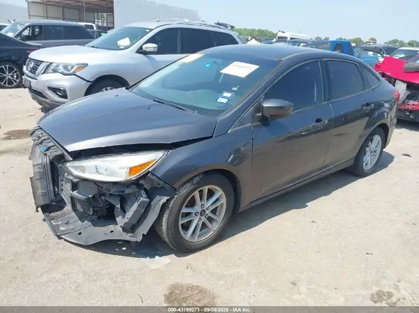 1FADP3F2XJL275257 2018 FORD FOCUS - Image 2