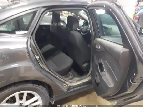 1FADP3FE0JL222335 2018 FORD FOCUS - Image 8