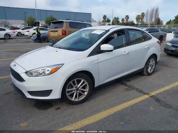 1FADP3FE0JL279067 2018 FORD FOCUS - Image 2