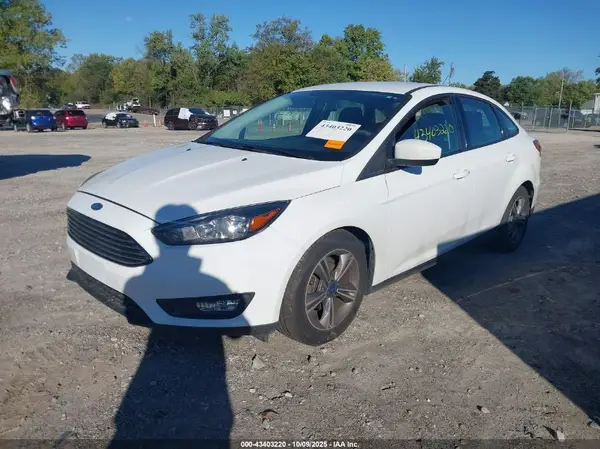 1FADP3FE1JL203647 2018 FORD FOCUS - Image 2