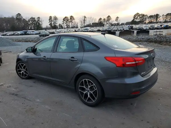 1FADP3FE1JL215863 2018 FORD FOCUS - Image 2