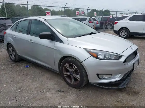 1FADP3FE1JL235501 2018 FORD FOCUS - Image 1