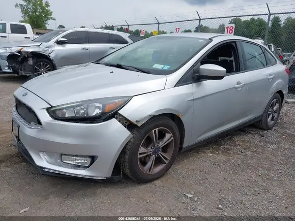 1FADP3FE1JL235501 2018 FORD FOCUS - Image 2