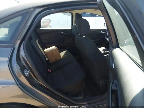 1FADP3FE1JL240181 2018 FORD FOCUS - Image 8