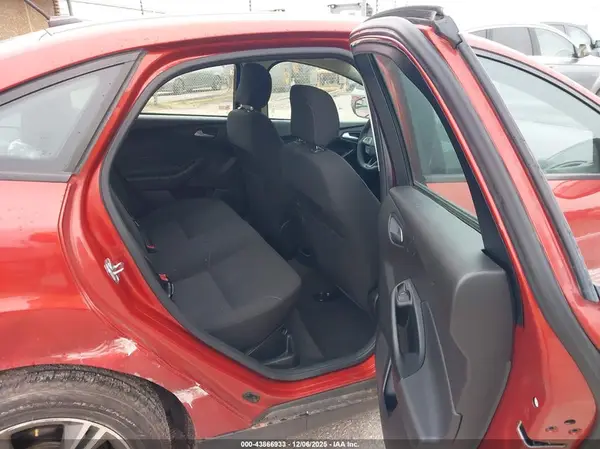1FADP3FE1JL265260 2018 FORD FOCUS - Image 8
